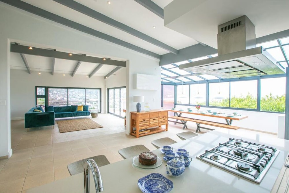 Hout & About Guest House