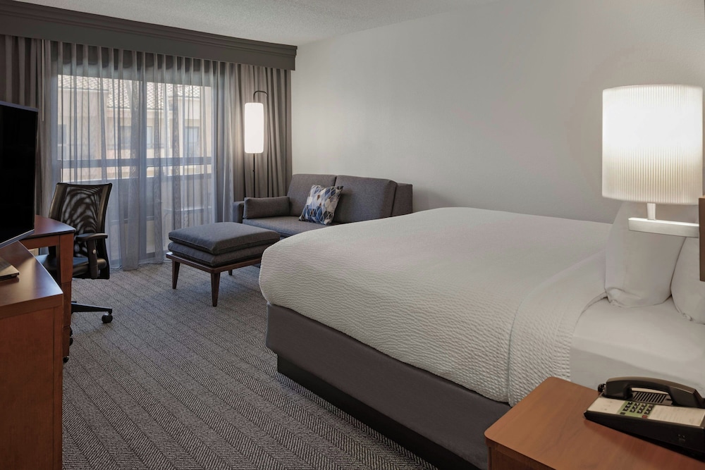 Courtyard by Marriott Anaheim Buena Park - photo 8