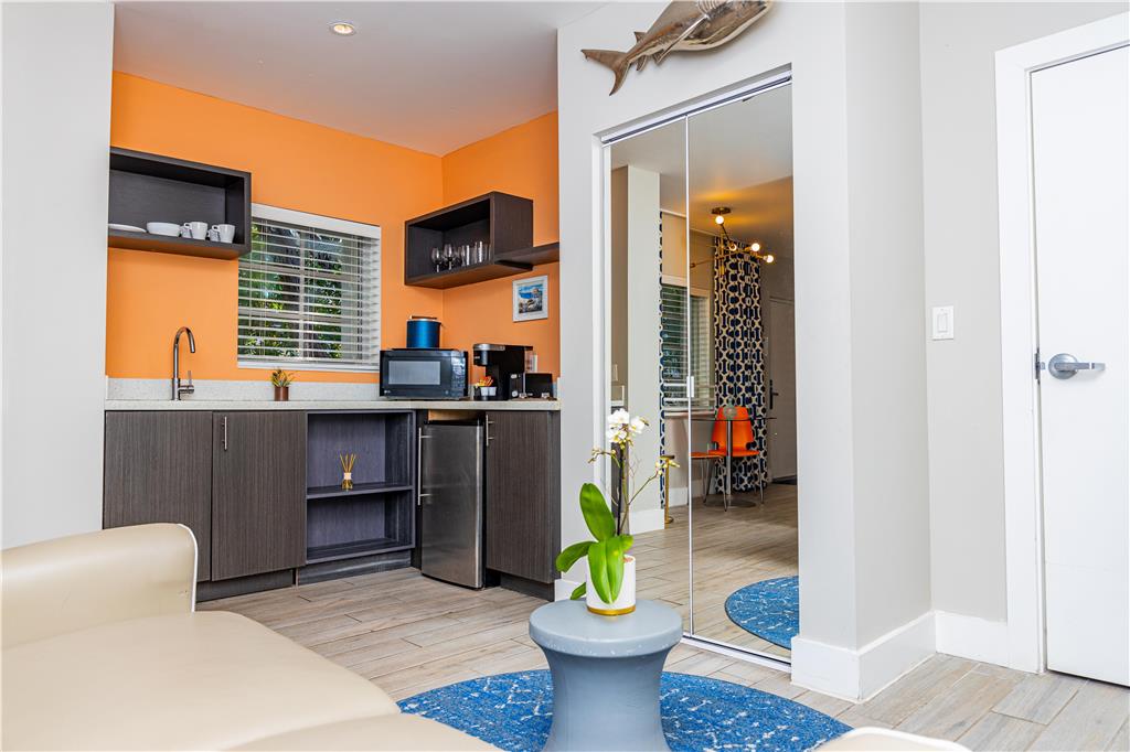 Oceanside Hotel and Suites - photo 8