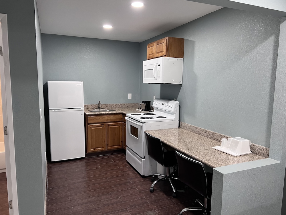 Surf City Inn and Suites - photo 27