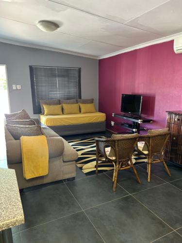 Mels Place — 4-Star Luxury Hotel in Bloemfontein, South Africa