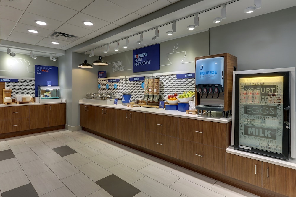 Holiday Inn Express & Suites Troy by IHG - photo 60