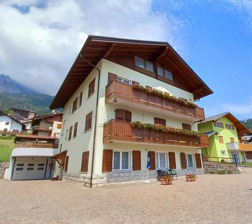 Appartamento La Corteccia — 4-Star Luxury Hotel in San Lorenzo In Banale, Italy