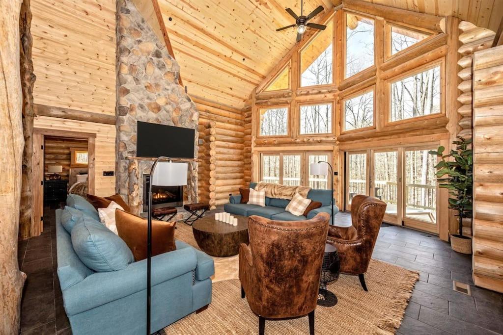 The Log House at Sugarloaf Mountain MD — 4-Star Luxury Hotel in Urbana, United States