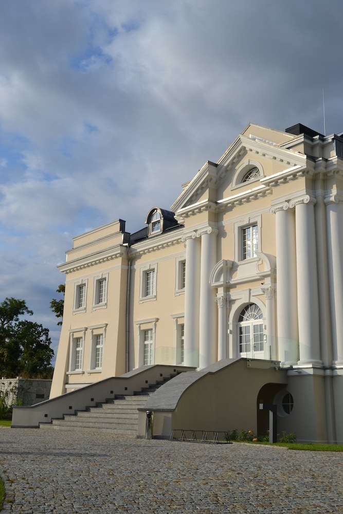 Pałac Komierowo — hotel in Sepolno Krajenskie