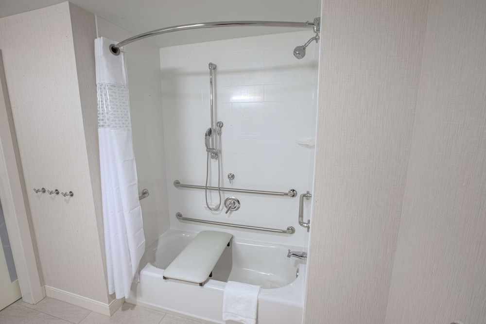 Hampton Inn by Hilton Amesbury - photo 23