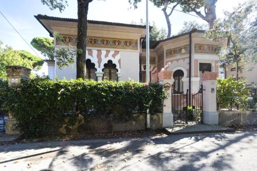 Villa Perondi by Mmega — 4-Star Luxury Hotel in Camaiore, Italy