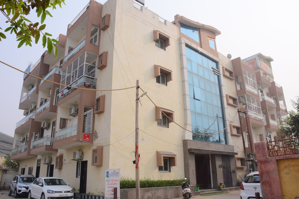 Hotel Anamsa Residency in Vrindavan, India