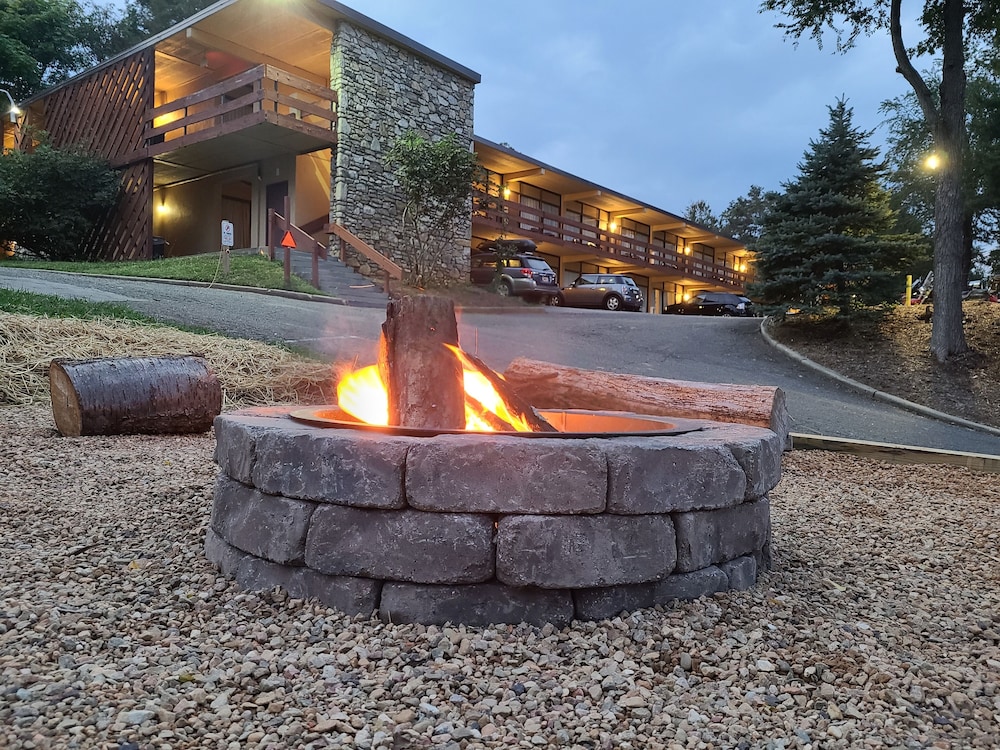 The Mountaineer Inn - photo 16