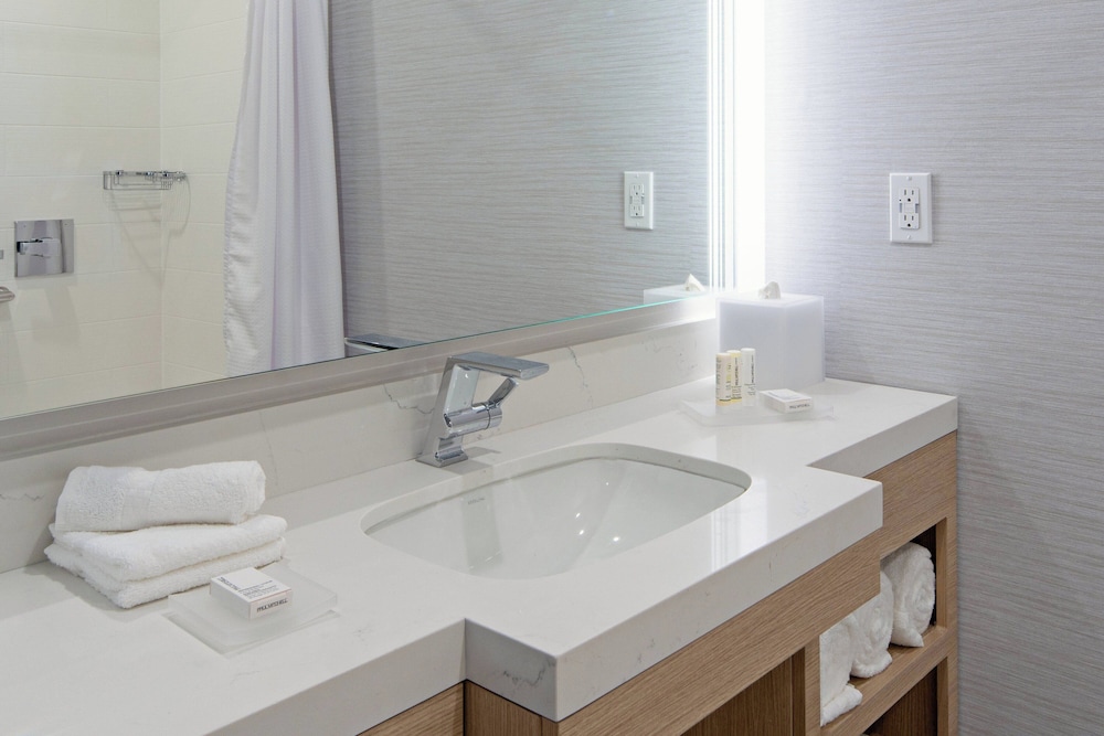 SpringHill Suites by Marriott Valencia - photo 15