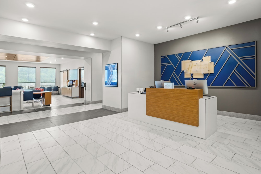 Holiday Inn Express Asheville Woodfin by IHG - photo 3