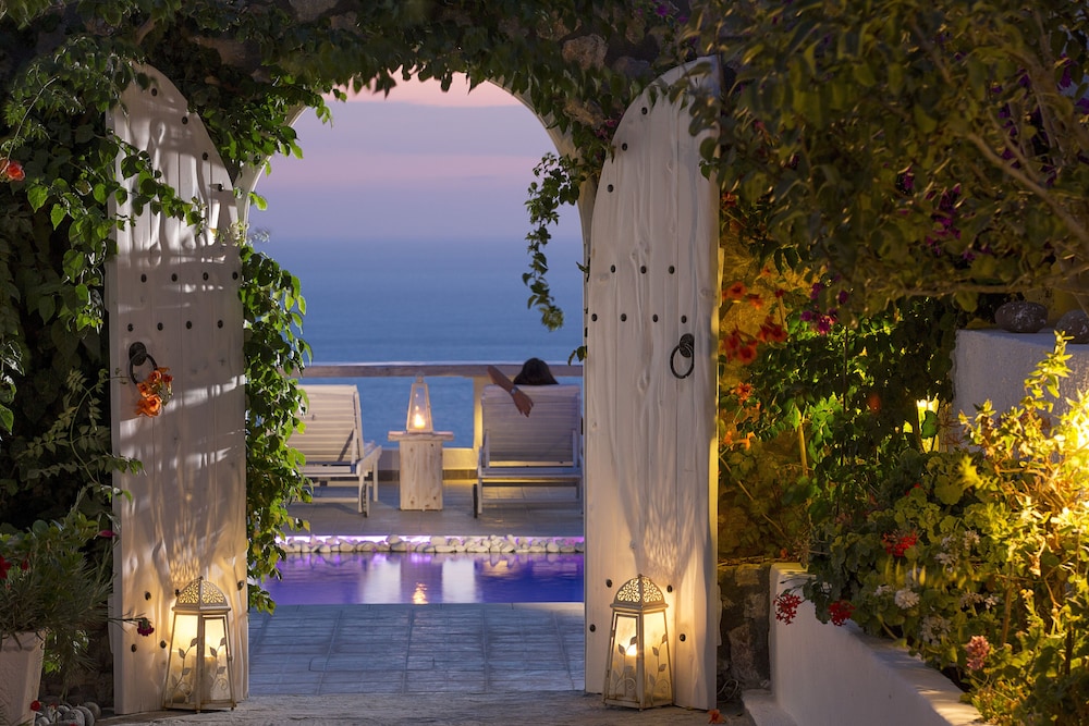 Athermi Suites Adults Only - last minute hotel in Fira
