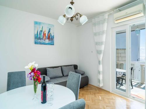 Apartment Debos One Bedroom Apartment with Balcony and Sea View