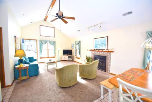 Kelly Road 710 by RedAwning - photo 2