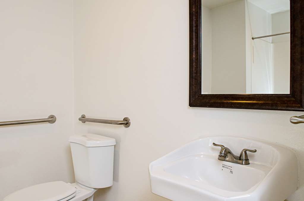 Motel 6 Modesto CA Downtown - photo 20