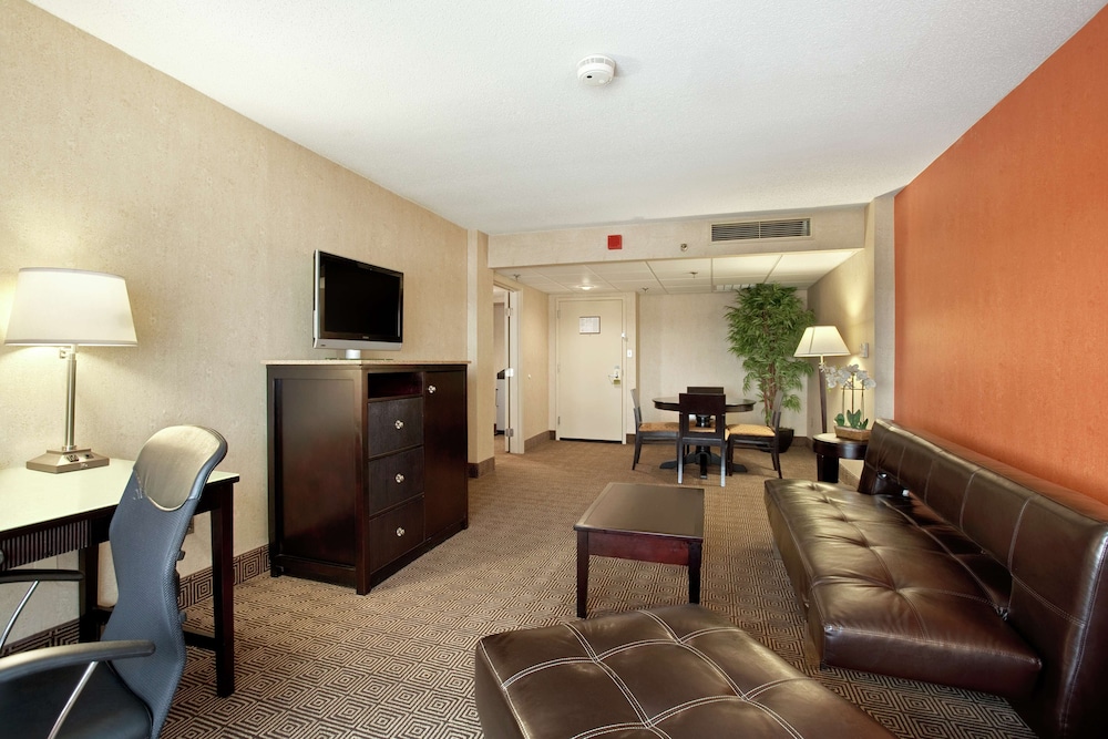 DoubleTree by Hilton Springfield - photo 13