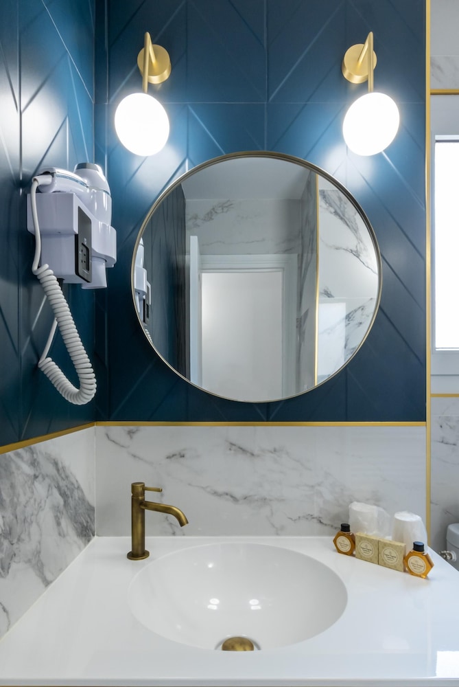 Hotel Flor — Saint Florent Sur Cher