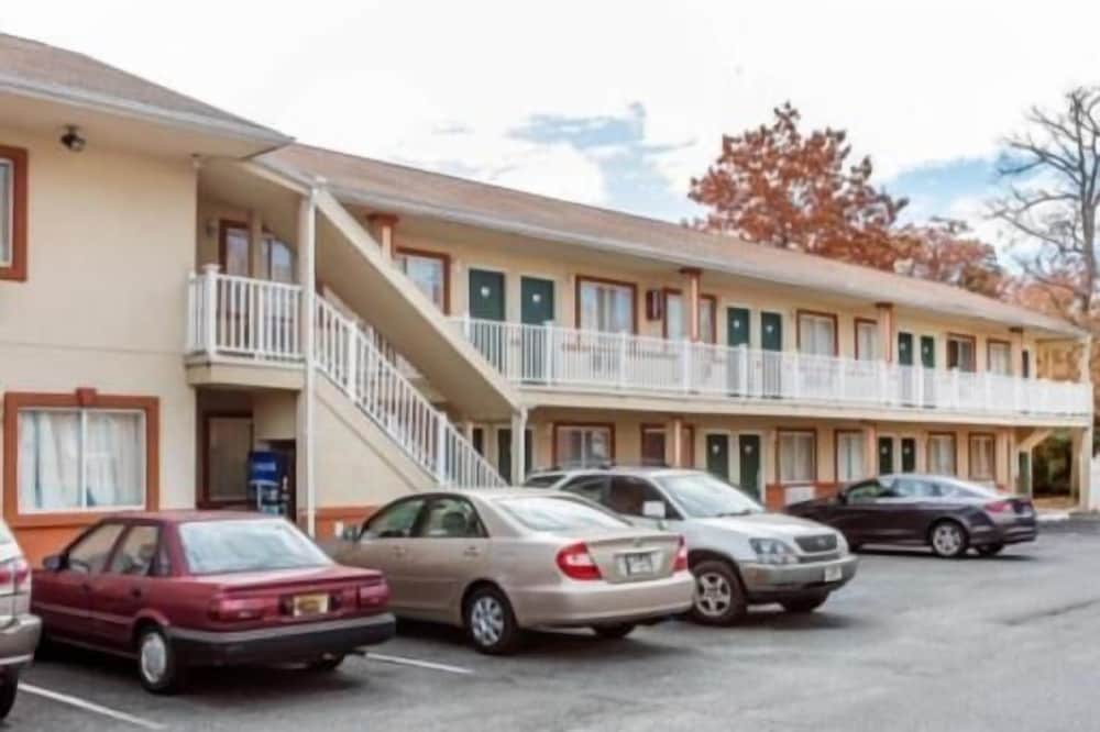 Economy Motel - photo 13