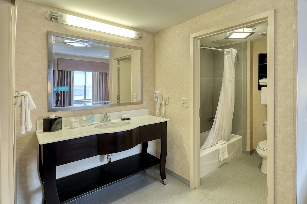 Hampton Inn & Suites Parsippany North - photo 16