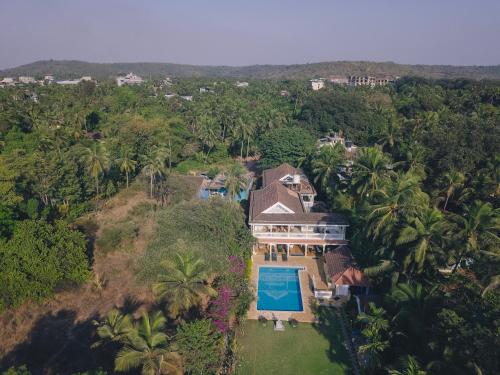 Beachfront mansion with pool — 4-Star Luxury Hotel in Calangute, India