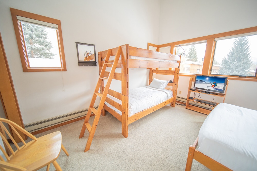 Tennis Townhomes 1326 - photo 3