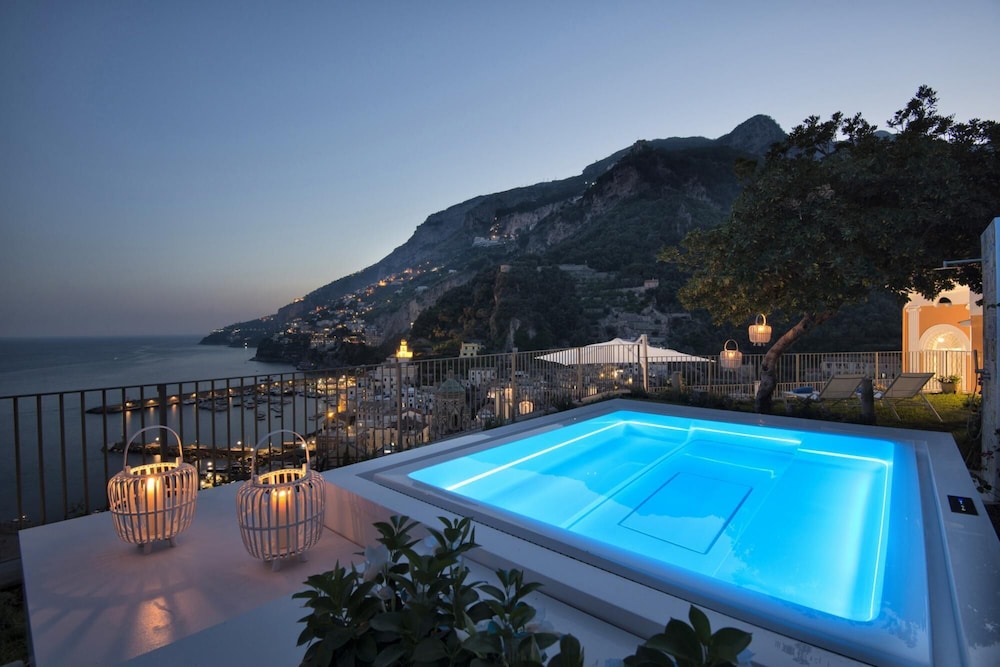 Amore Rentals Palazzo Della Storia — 4-Star Luxury Hotel in Amalfi, Italy