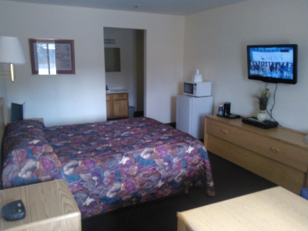 Parachute Inn - photo 10