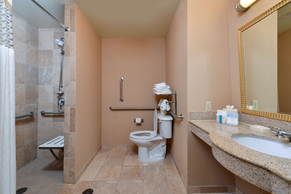 Hampton Inn & Suites Tacoma - photo 21