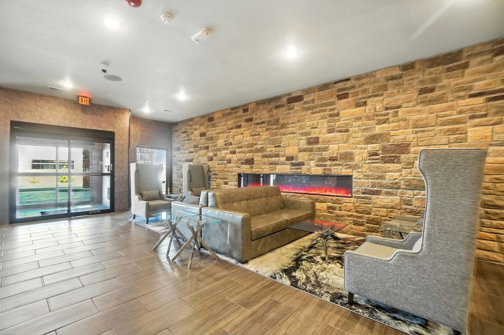 Cobblestone Hotel & Suites Bellefontaine - photo 11