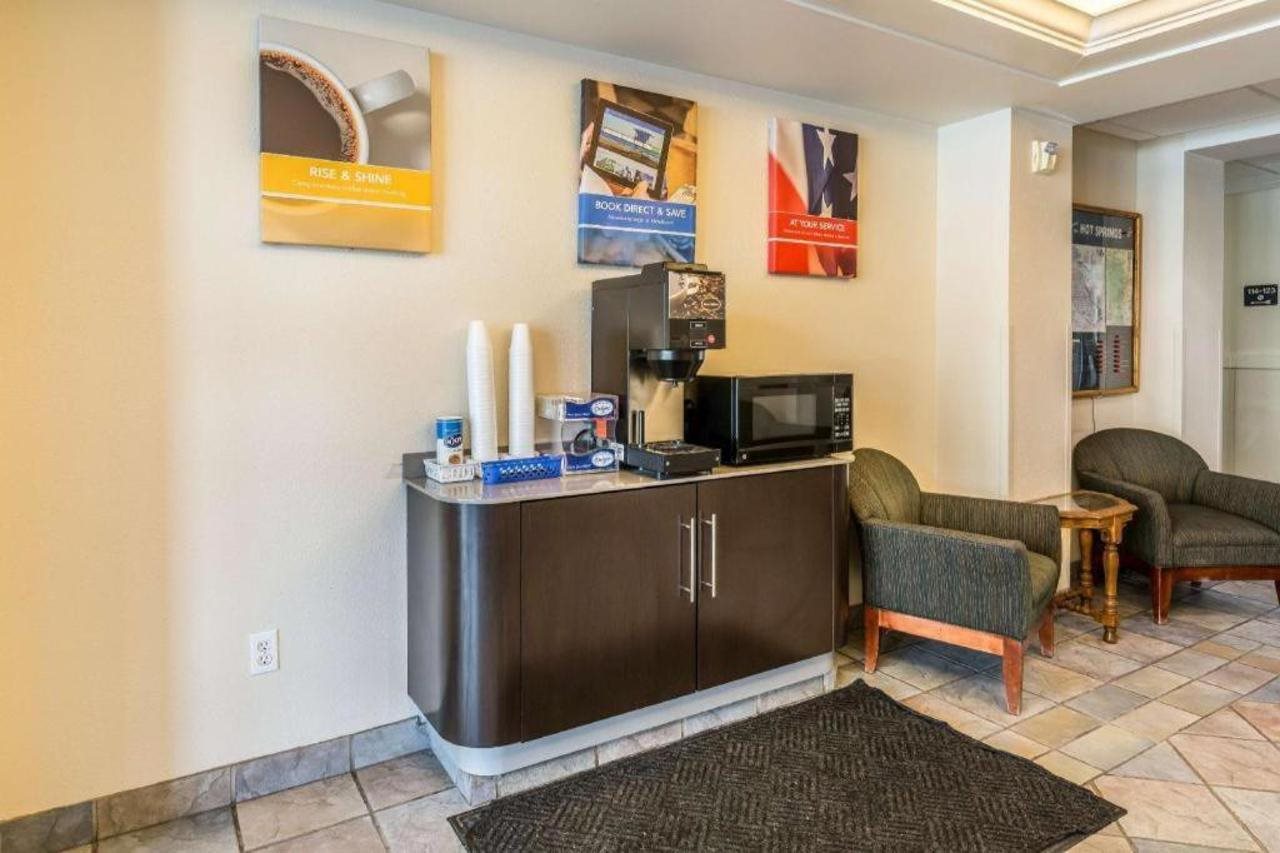 Econo Lodge Hot Springs South - photo 8
