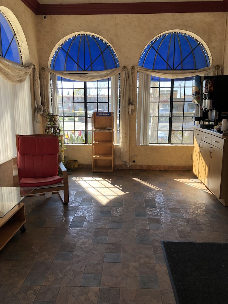Travelers Inn — hotel in Lawndale