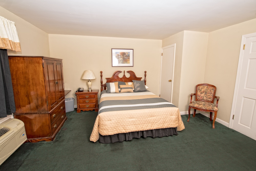 Colonial Inn Seekonk - photo 9