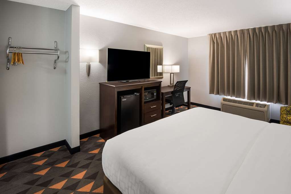 Clarion Pointe Indianapolis Northeast - photo 23