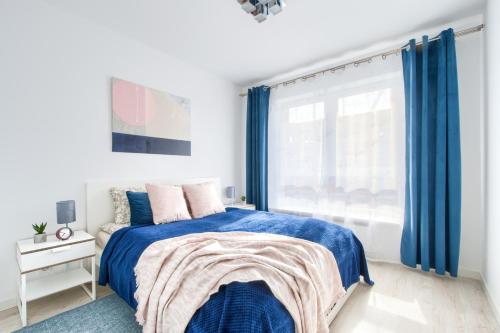 M&R Apartament Airport&Business DeLuxe Cybernetyki 17 underground garage free WiFi Netflix air conditioning self check in close by Chopin Airport — 4-Star Luxury Hotel in Warsaw, Poland