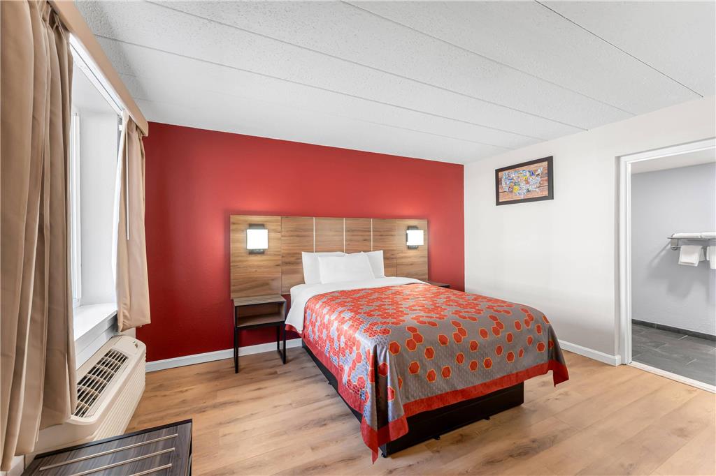 Econo Lodge Cranston Providence - photo 31