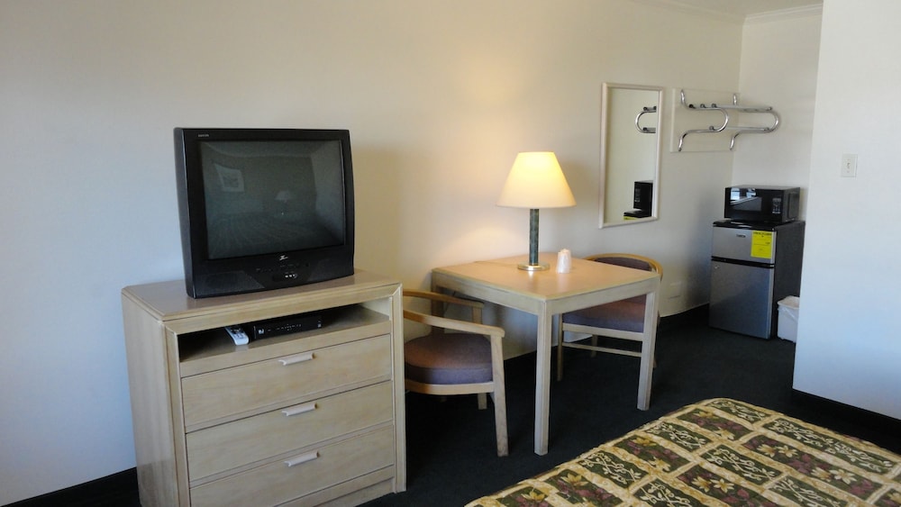 Imperial 400 Motor Inn - photo 9