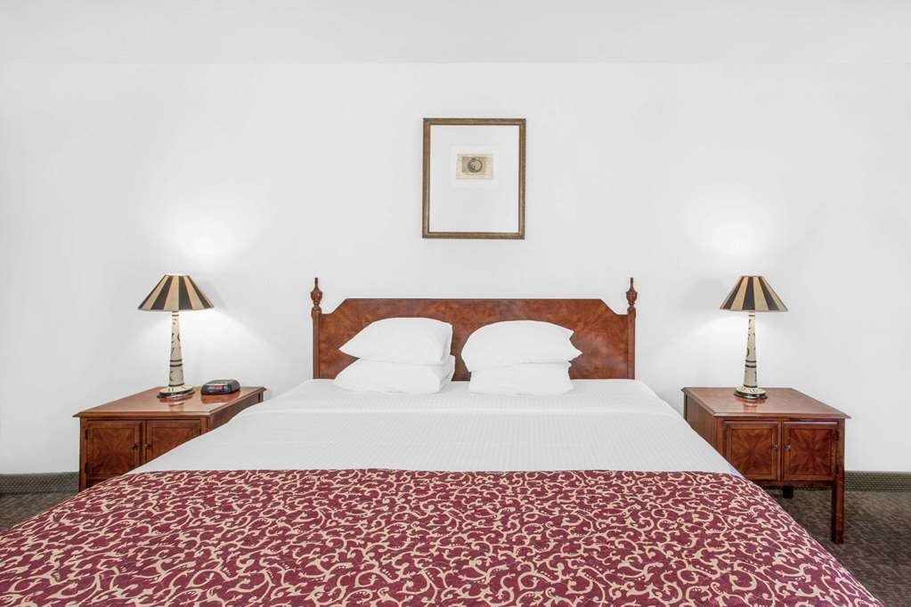 Ramada by Wyndham Barstow - photo 3