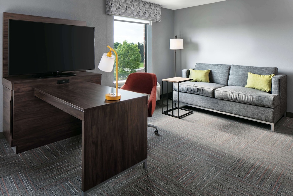 Hampton Inn & Suites West Bend - photo 21