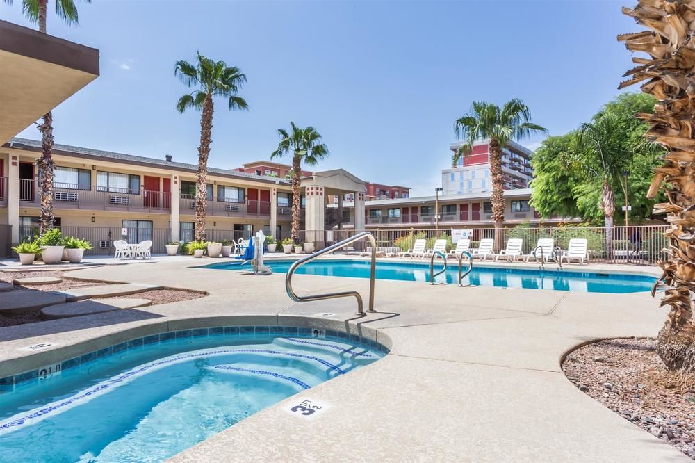 Super 8 by Wyndham Tempe ASU Airport - photo 8