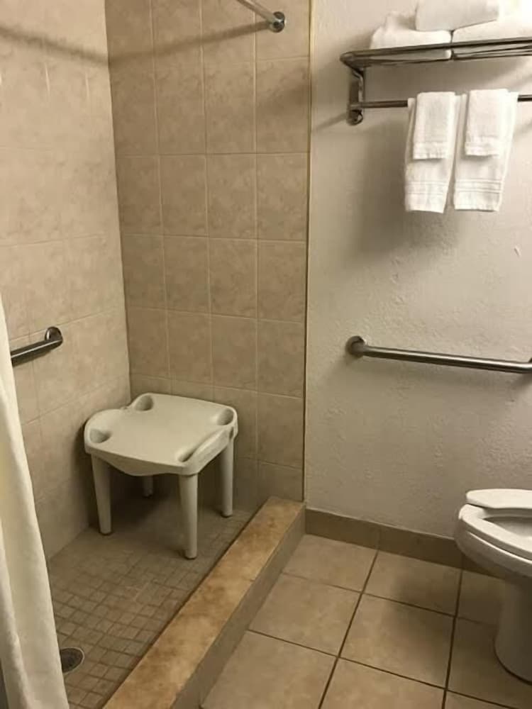 Howard Johnson by Wyndham Winter Haven FL - photo 22