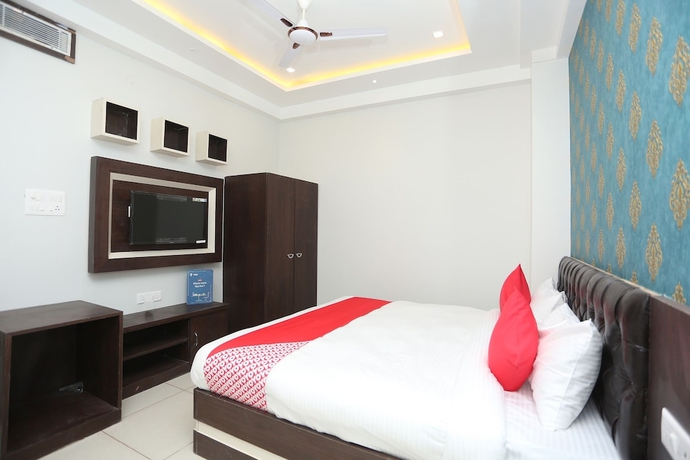 Capital O 26711 Mukesh Palace in Allahabad, India