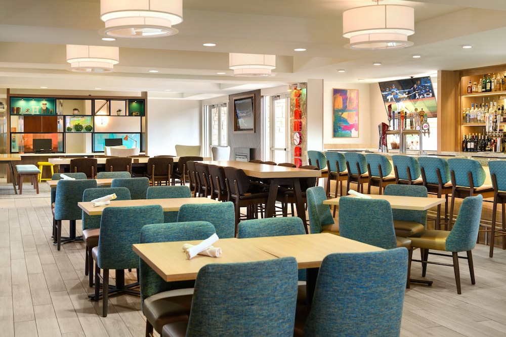 Holiday Inn & Suites Oakland Airport by IHG - photo 53