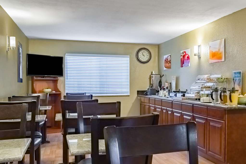 Quality Inn & Suites Vancouver North - photo 29