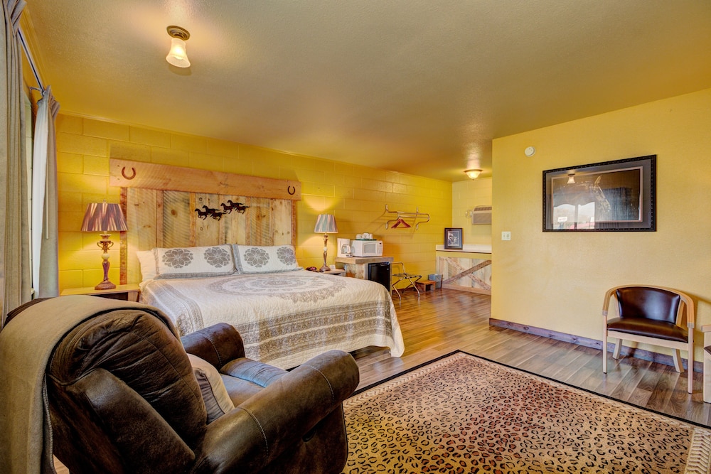 Holiday Motel and RV Park - photo 13