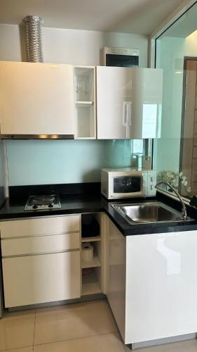 Spacious Sukhumvit Condo near EmQuartier