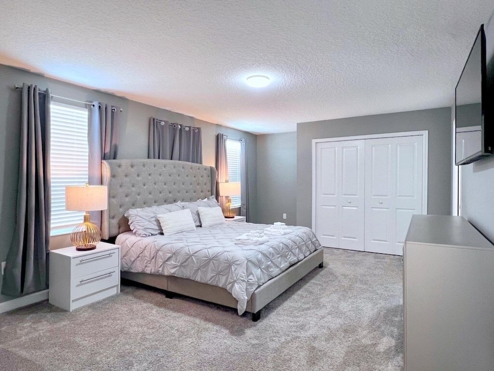 8 Bed Storey Lake Resort Huge Bedroom for Kids home - photo 5