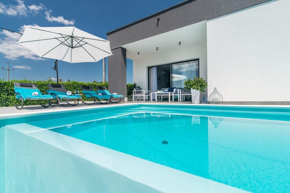 Villa Oleandra — 4-Star Luxury Hotel in Sveti Petar U Sumi, Croatia