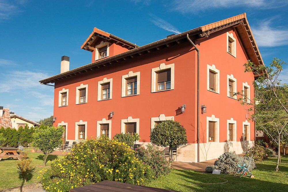Hotel Rural Foncubierta in Soto Del Barco, Spain