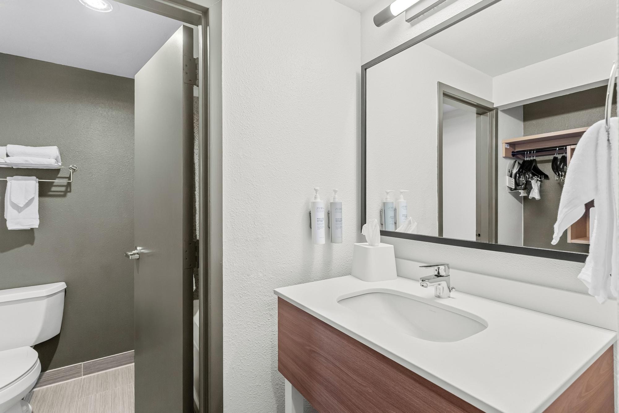 Spark by Hilton Des Plaines Chicago O'Hare - photo 20