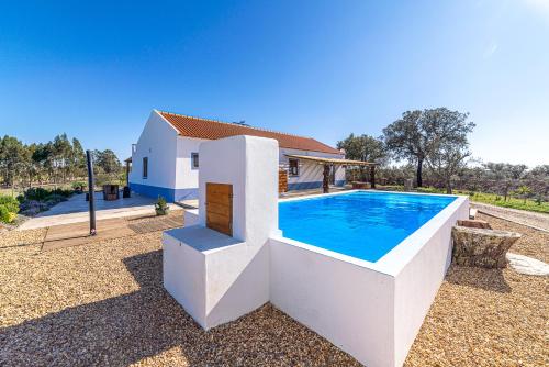 Villa Casanova — 4-Star Luxury Hotel in Santiago Do Cacem, Portugal